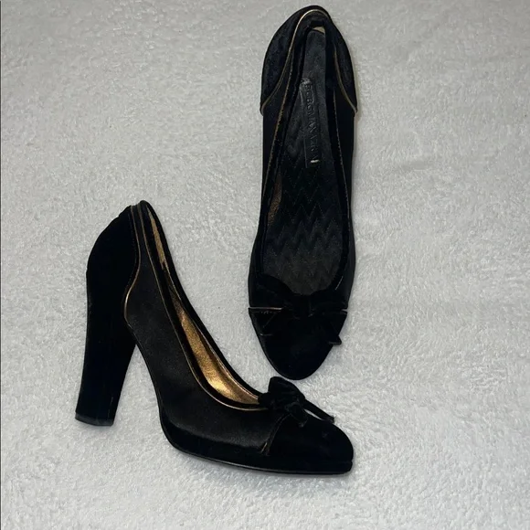 BCBG Maxazria Velvet/Satin 37/7B Black 3.5” Sexy Block Heel EUC (N) - Picture 5 of 16